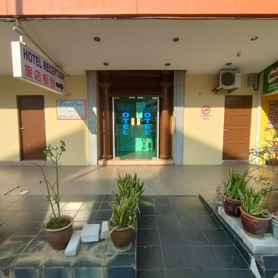 Best One Hotel Malacca Exterior photo